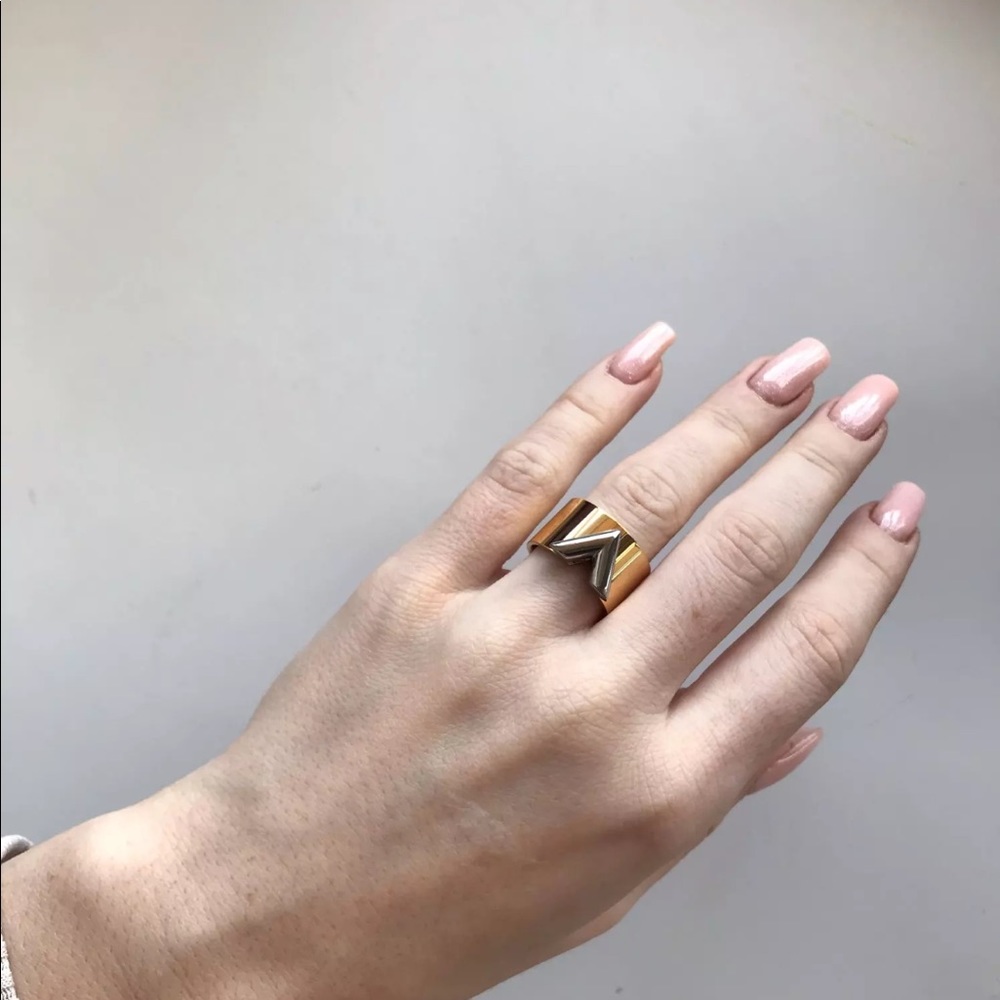 NEW V ring design 18k Rose Gold Filled Love Ring - Picture 5 of 9